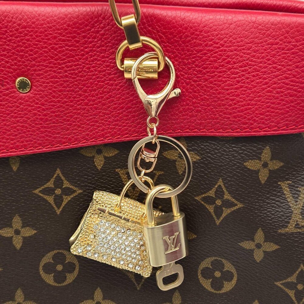 Louis Vuitton Authentic Gold Lock & Key 🔑 Bag Charm + Unbranded Bag Keychain - Picture 8 of 8